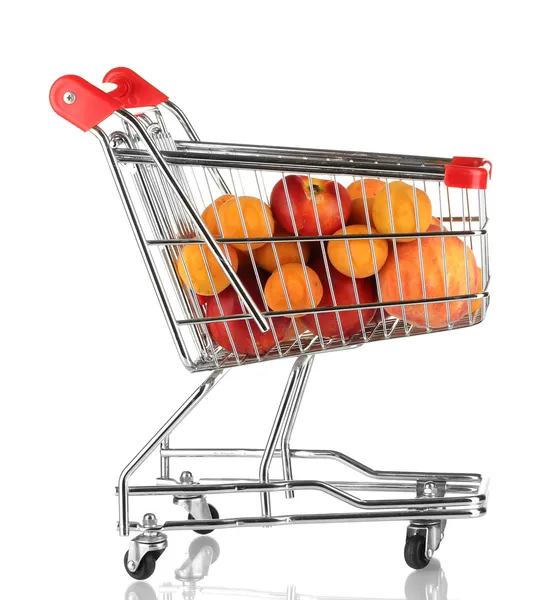 Frutas maduras em carrinho de metal isolado sobre branco — Fotografia de Stock