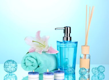 mavi arka plan yansıması ile güzel bir spa ayarı