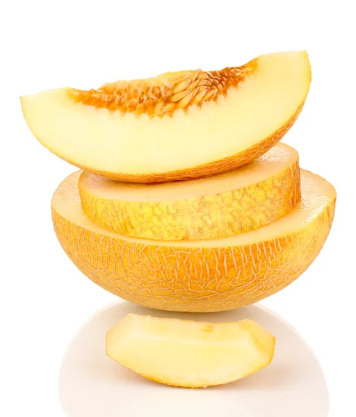 Geschnitten reife Melonen isoliert auf weiß — Stockfoto