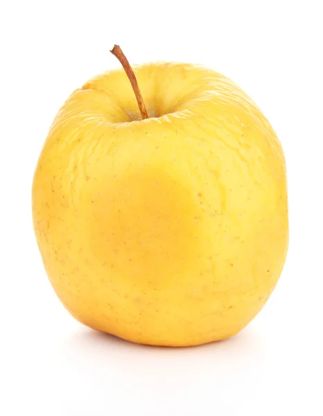 Жовте яблуко як концепція проблемної шкіри ізольовано на білому — стокове фото