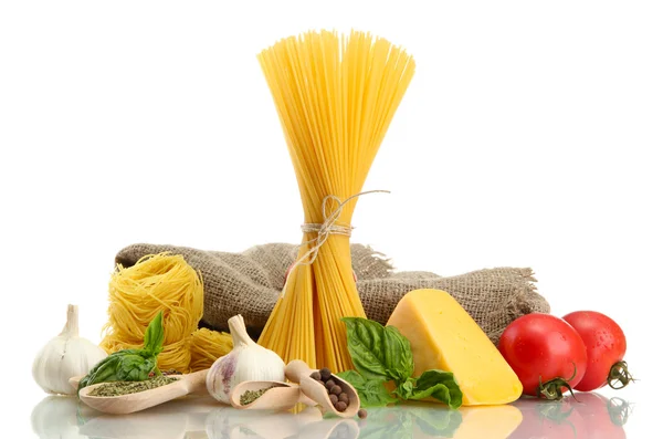 Pasta spaghetti, vegetables and spices, isolated on white — Stock Photo, Image