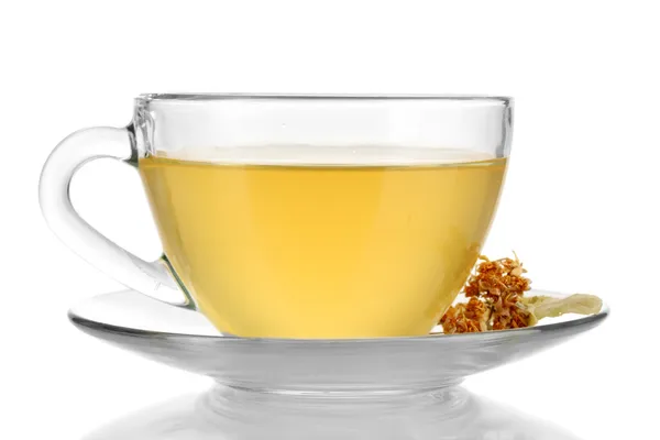 Szkło filiżanka herbata z lipy na białym tle — Zdjęcie stockowe