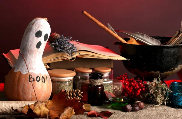 Skrämmande halloween laboratorium i rött ljus — Stockfoto