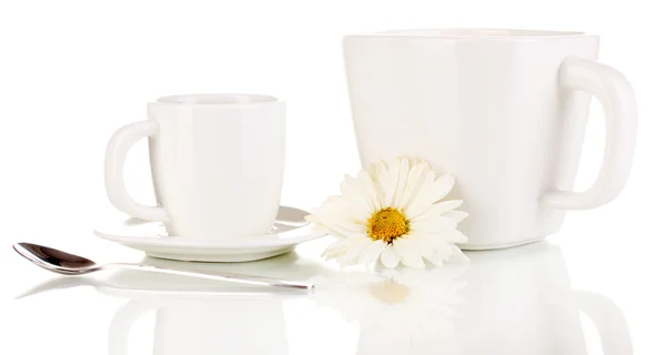 강한 커피와 달콤한 크림 흰색 절연 컵 — 스톡 사진