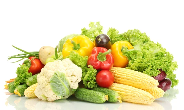 Verduras frescas aisladas en blanco — Foto de Stock