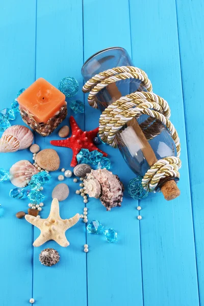 Decor of seashells close-up on blue wooden table — Stock Photo, Image