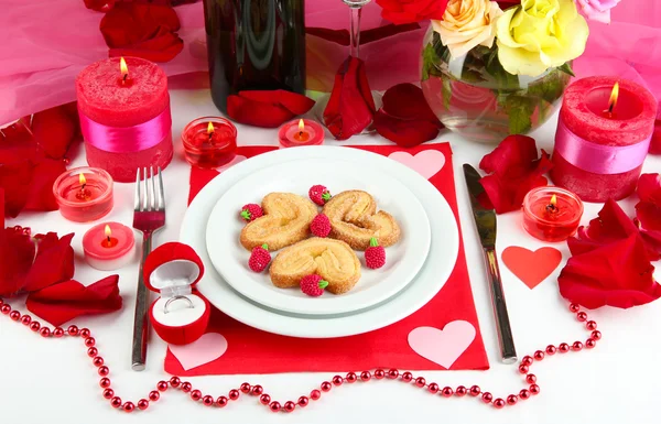 Table setting in honor of Valentine's Day close-up — Stock Photo, Image