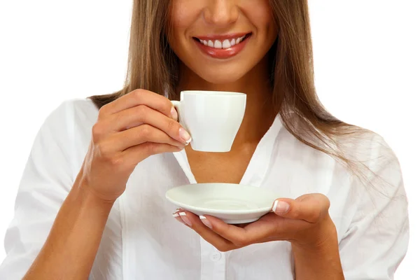 Красива молода жінка з чашкою кави, ізольована на білому — стокове фото