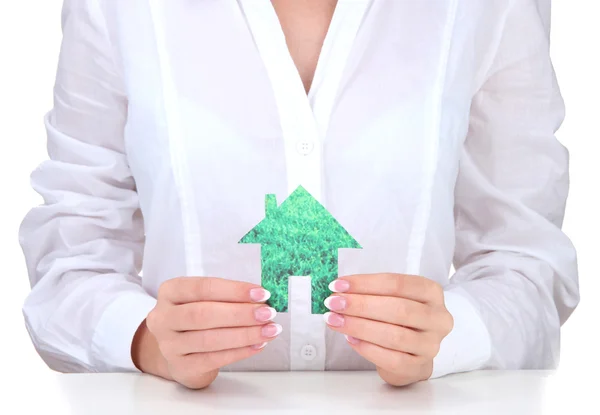 Concept: vrouw handen met papier huis, close-up — Stockfoto