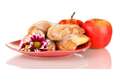 Elmalı üzerinde beyaz izole taze simit