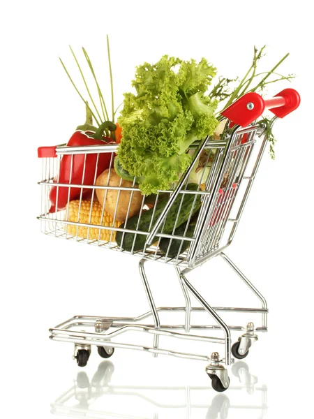 Légumes frais dans un chariot métallique isolé sur fond blanc — Photo