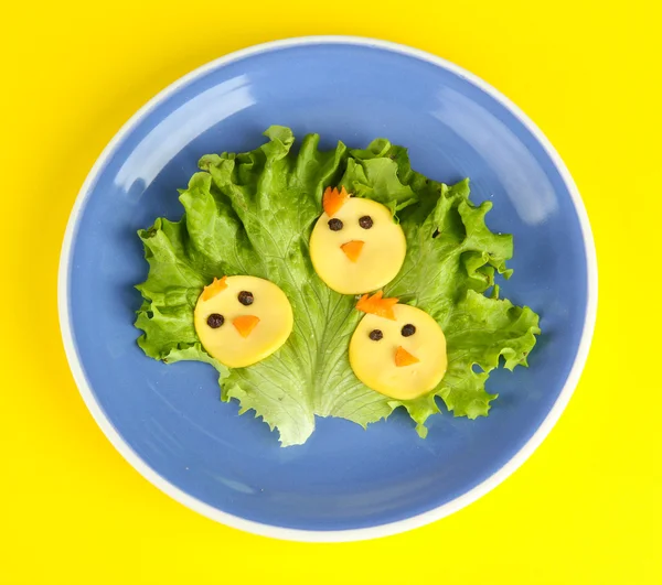 Comida divertida para crianças em fundo de cor — Fotografia de Stock