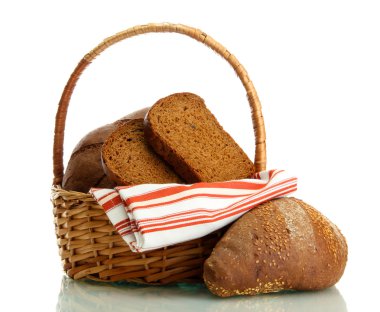 lezzetli siyah üzerine beyaz izole ekmek sepeti,