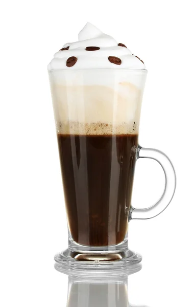 Kieliszek świeża kawa koktajl na białym tle — Zdjęcie stockowe