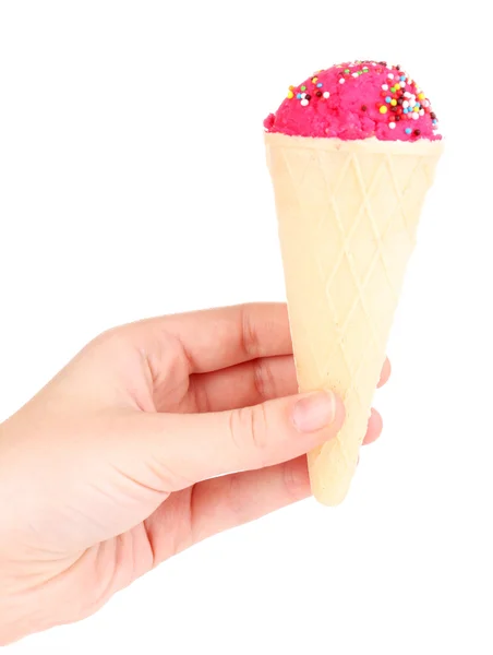 Cuchara del helado de fresa en el cono de gofre decorado con aspersiones aisladas en blanco — Foto de Stock