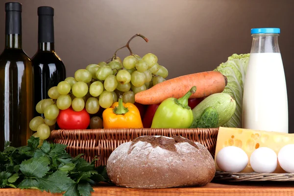 Composition with vegetables in wicker basket on brown background — Stock Photo, Image