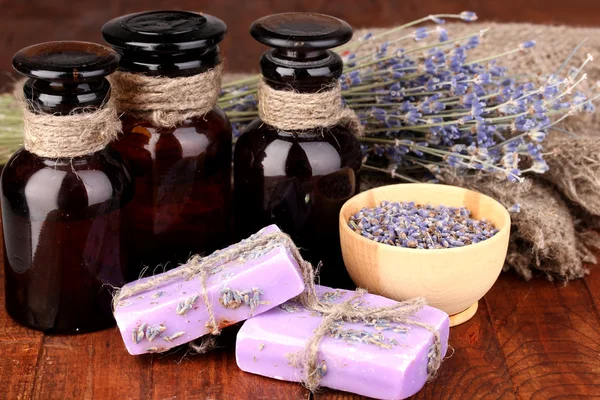 Lavender flowers and jars — Stock Photo, Image