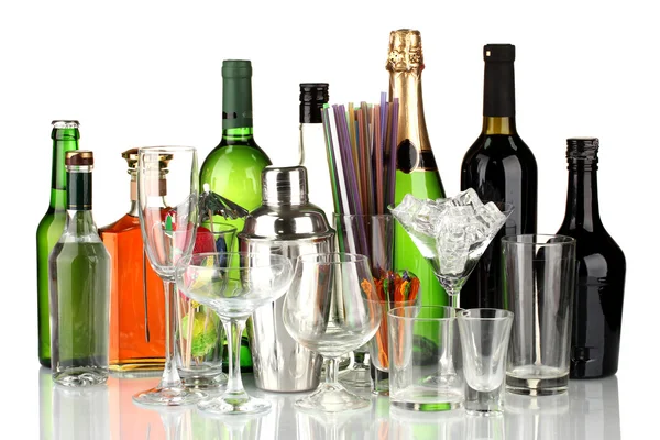 Különböző poharak és italok elszigetelt fehér gyűjteménye — Stock Fotó