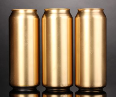 gri zemin üzerine altın kutular