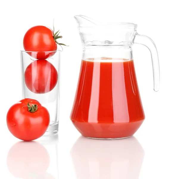 Tomatsaft i tillbringare isolerade på vit — Stockfoto