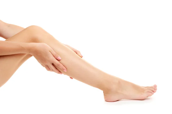 Tartó fájó lábát, elszigetelt fehér női — Stock Fotó
