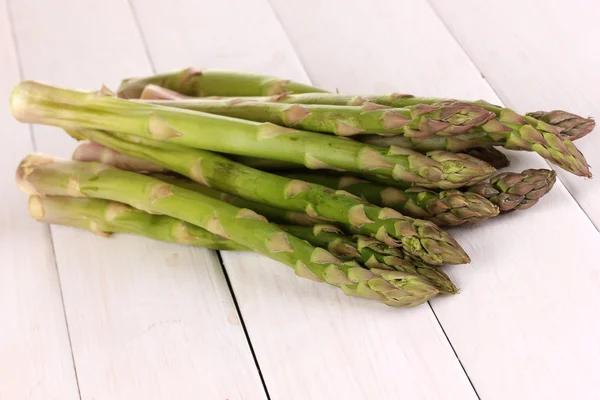 Fresh asparagus on white wooden table background — Stock Photo, Image