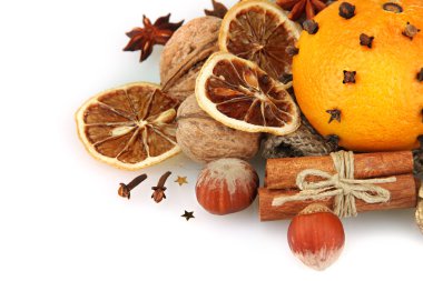 beyaz izole Noel baharat kompozisyonu