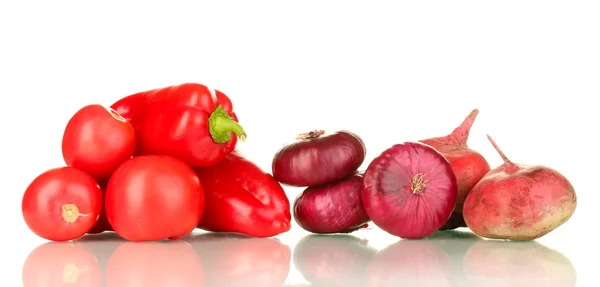 Légumes rouges frais isolés sur blanc — Photo