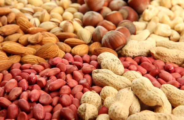 Sortiment av välsmakande nötter, närbild — Stockfoto