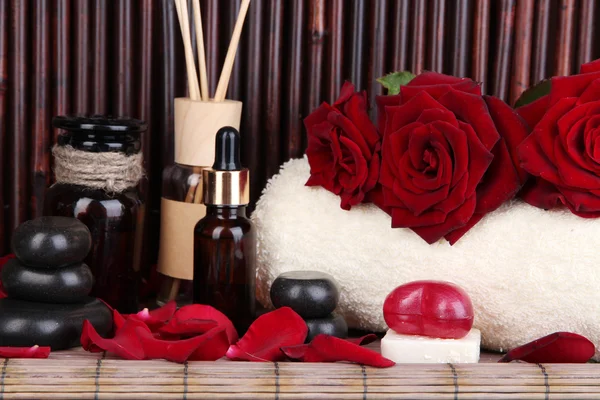 Beautiful spa setting on bamboo background — Stock Photo, Image