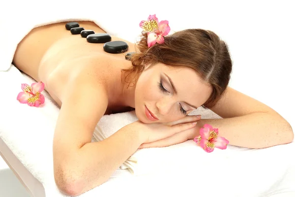 Piękna młoda kobieta w salonie spa spa kamienie, na białym tle — Zdjęcie stockowe