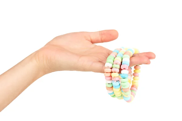 Цветные конфеты в руке изолированы на белом — стоковое фото