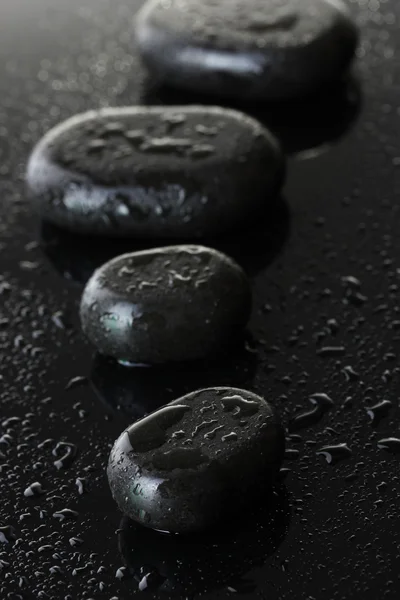 Wellness kameny s kapkami na šedém pozadí — Stock fotografie