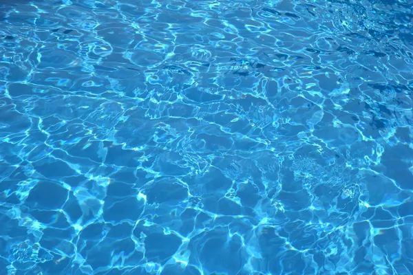 Hotel swimming pool with sunny reflections — Stock Photo, Image