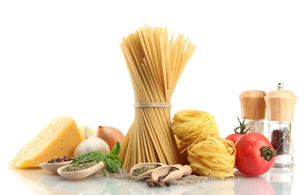 Pasta spaghetti, vegetables and spices, isolated on white — Stock Photo, Image