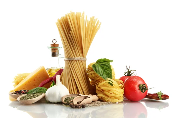 Pasta spaghetti, vegetables, spices and oil, isolated on white — Stock Photo, Image