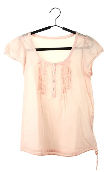 Blusa rosa de la mujer en una percha aislada en blanco — Foto de Stock