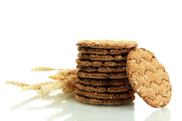 Leckeres Knäckebrot und Ohren, isoliert auf weiß — Stockfoto