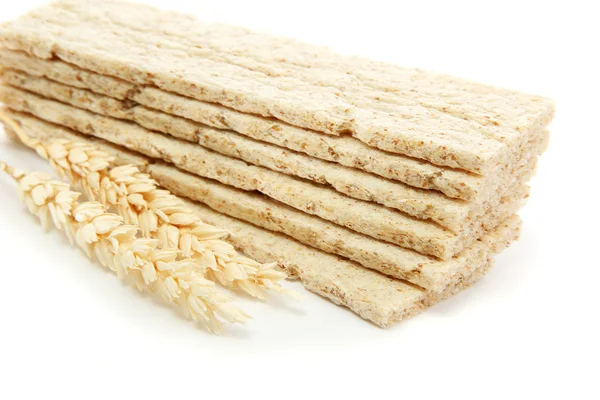 Saporito pane croccante e spighe, isolato su bianco — Foto Stock