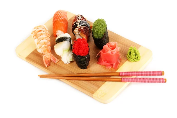 Delicioso sushi servido em tábua de madeira isolada em branco — Fotografia de Stock