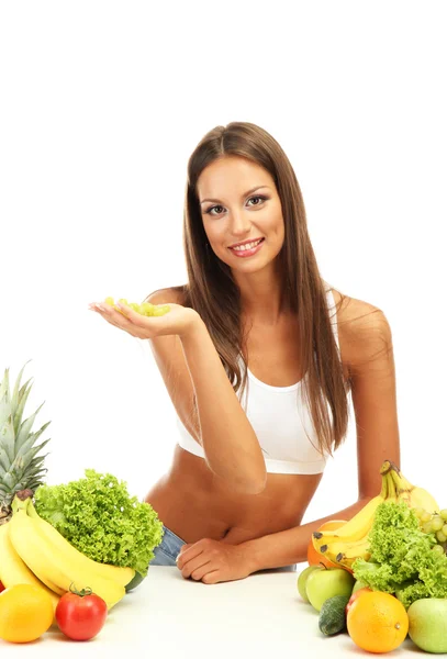 Kaunis nuori nainen hedelmiä ja vihanneksia, eristetty valkoinen — kuvapankkivalokuva