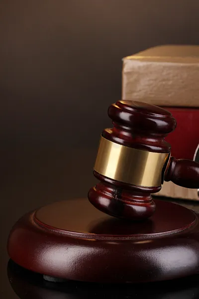 Gavel and books on law isolated on black close-up — Stock Photo, Image