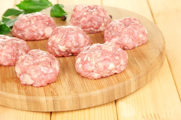 Raw meatballs on wooden table — Stock Photo, Image
