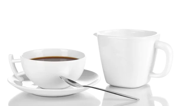 一杯浓咖啡和甜奶油涂上白色隔离 — 图库照片