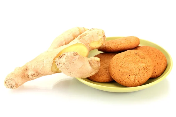 Gember Koekjes met verse gemberwortel geïsoleerd op wit — Stockfoto