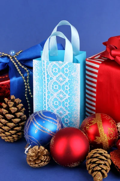 New Year composition of New Year 's decor and gifts on blue background — стоковое фото
