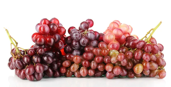 Вкусный спелый виноград на белом — стоковое фото
