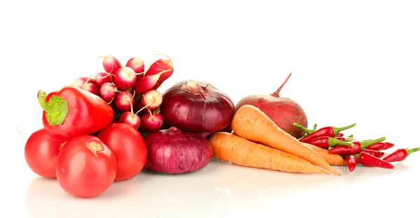 Färska röda grönsaker isolerad på vit — Stockfoto