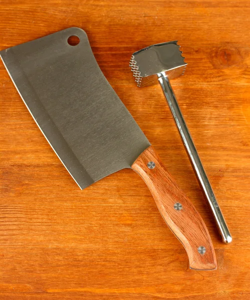 Meat hammer with meat hatchet on wooden background close-up — Stock Photo, Image