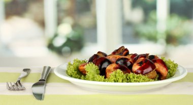 kavrulmuş kestane masa örtüsü yakın çekim tabağın içinde marul ile